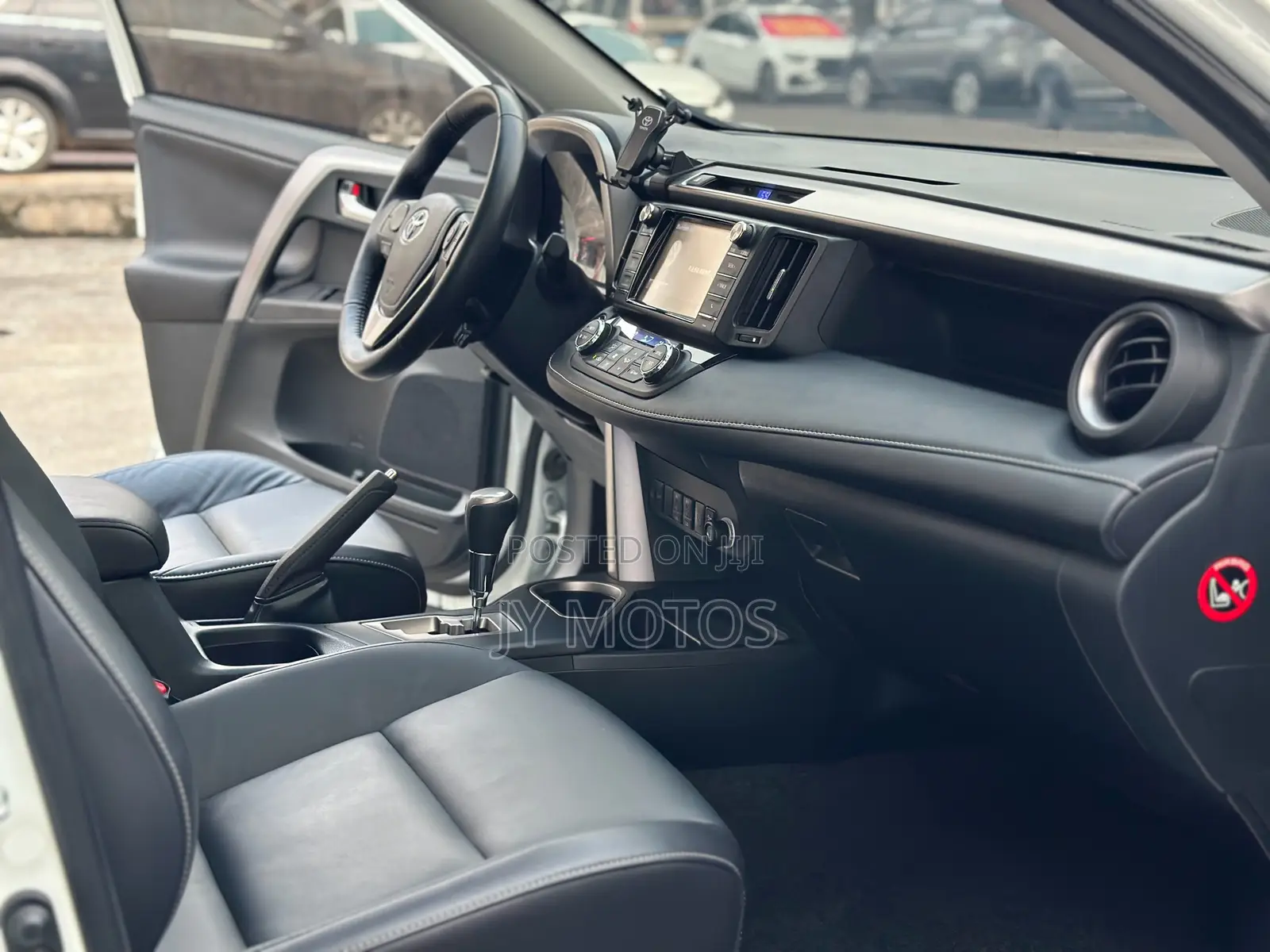Toyota RAV4 2018 White