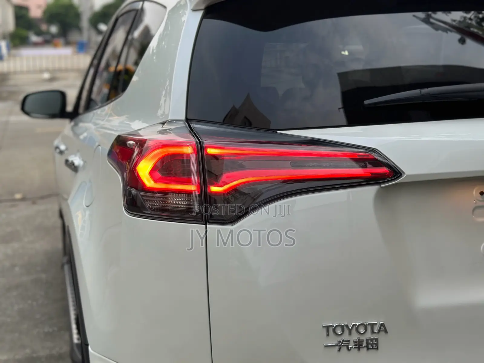 Toyota RAV4 2018 White
