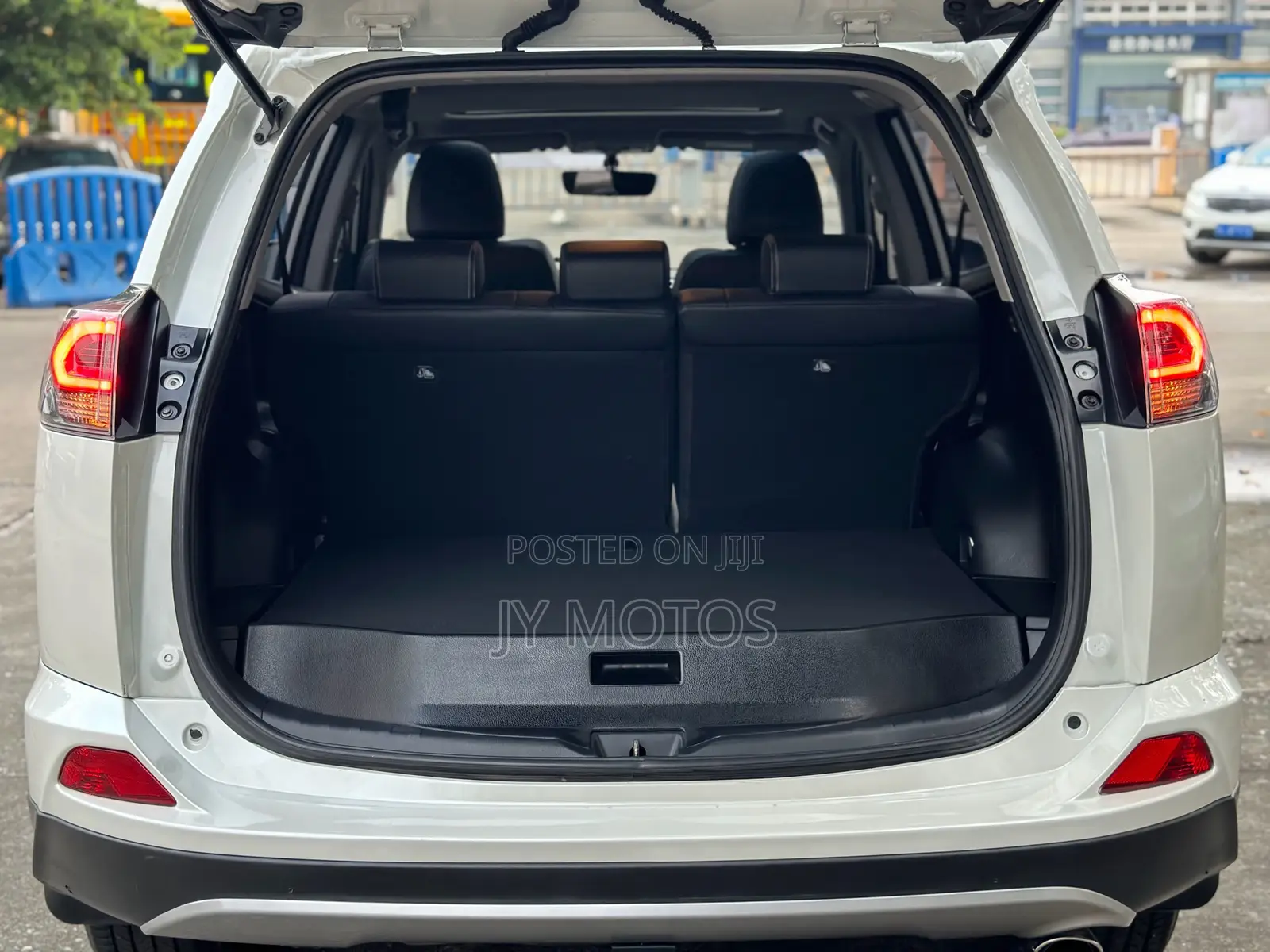 Toyota RAV4 2018 White