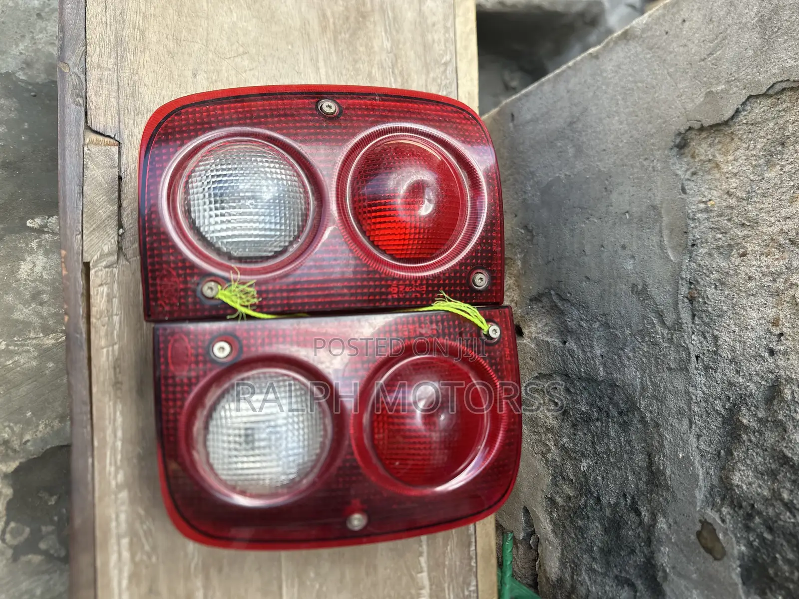 Land Rover Freelander 2000 Taillight Pair