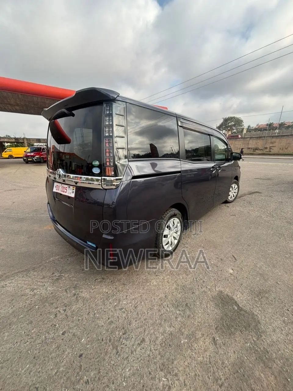 Toyota Voxy X 2WD 8-Seater 2014 Black