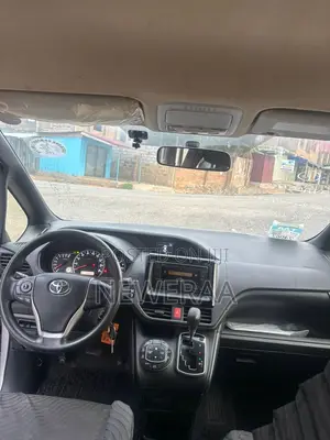 Toyota Voxy V 4WD 7-Seater 2015 Silver