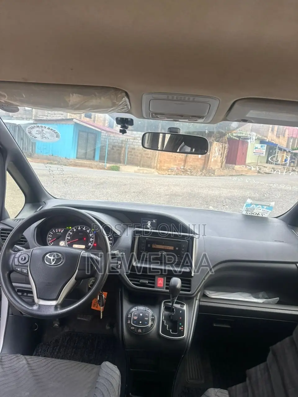 Toyota Voxy V 4WD 7-Seater 2015 Silver