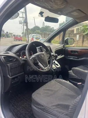 Toyota Voxy V 4WD 7-Seater 2015 Silver