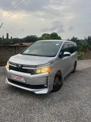 Toyota Voxy V 4WD 7-Seater 2015 Silver