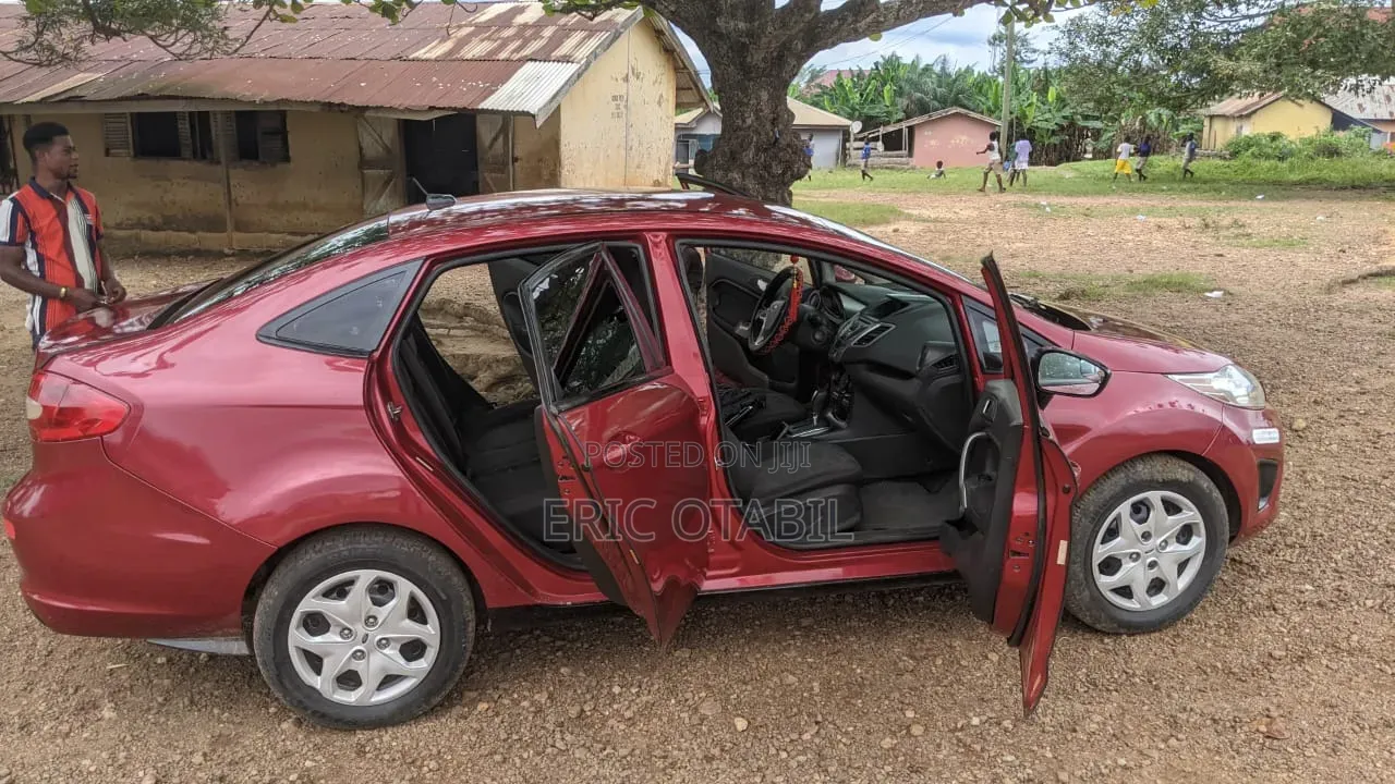Ford Fiesta SE Sedan 2013 Red