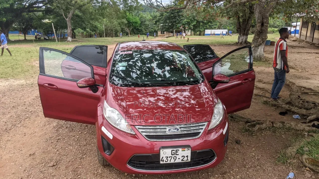 Ford Fiesta SE Sedan 2013 Red