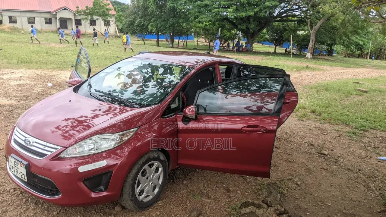 Ford Fiesta SE Sedan 2013 Red