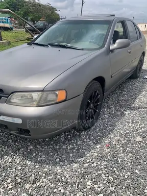 Nissan Altima Automatic 2001 Gray