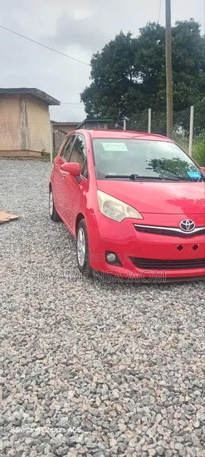 Toyota Verso 2011 Red