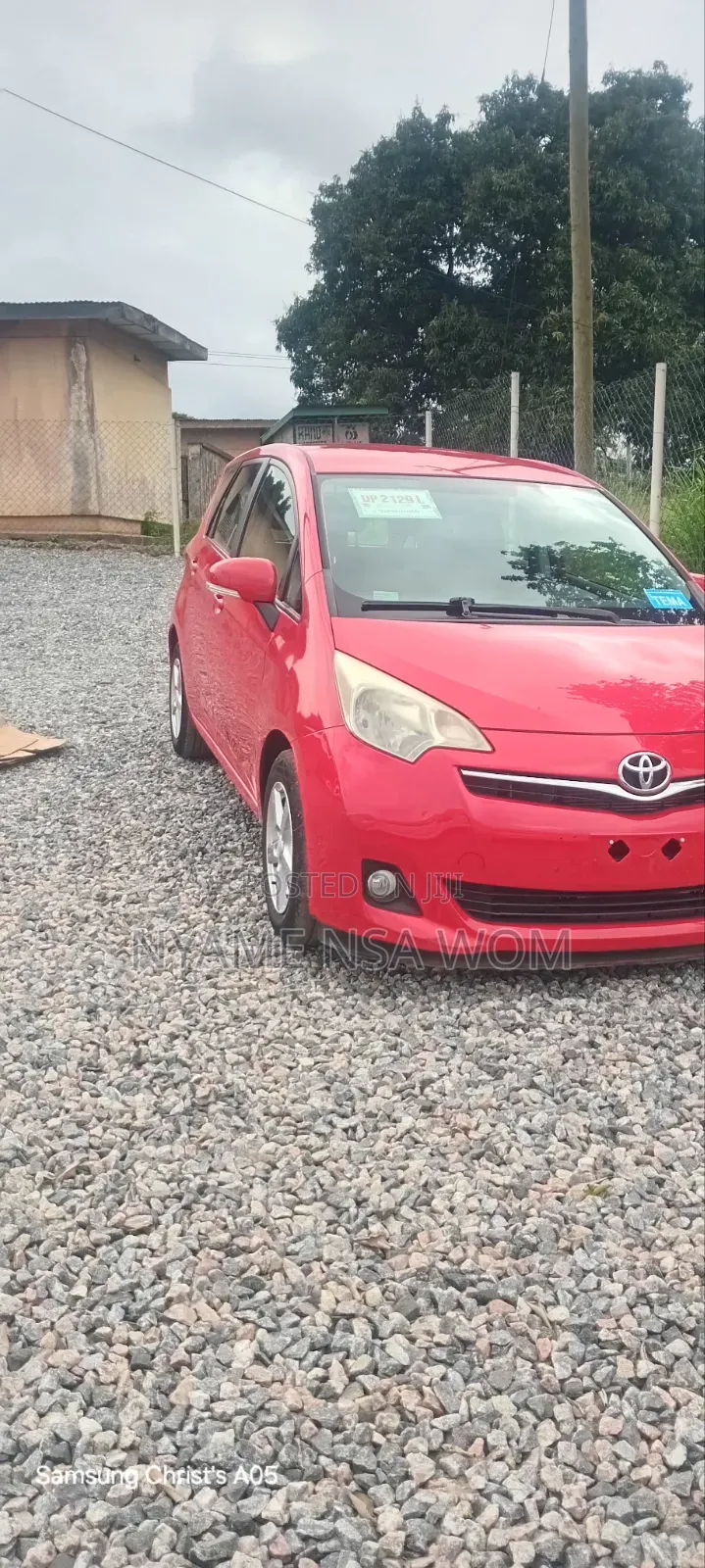 Toyota Verso 2011 Red