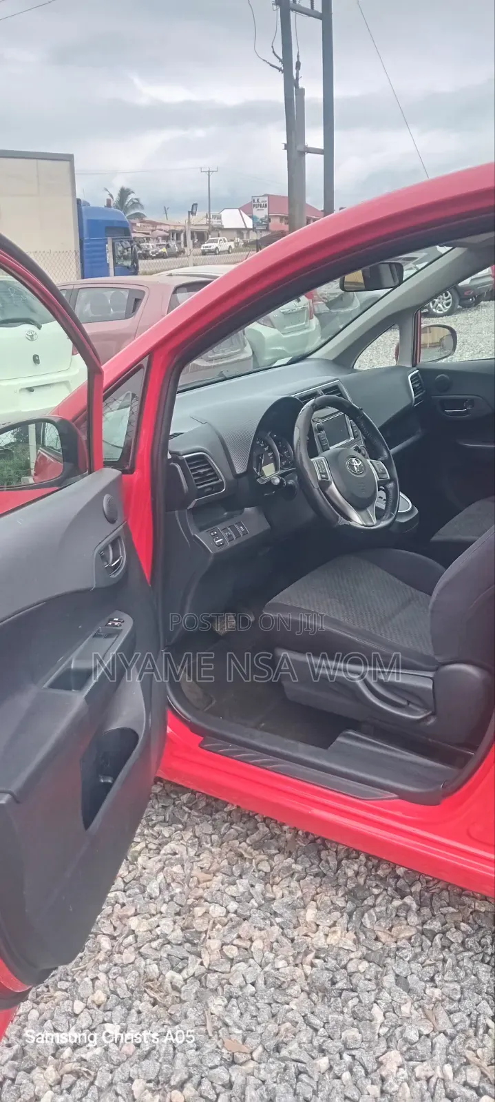 Toyota Verso 2011 Red