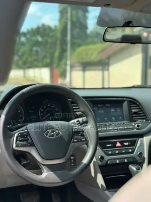 Hyundai Elantra Limited 2018 White