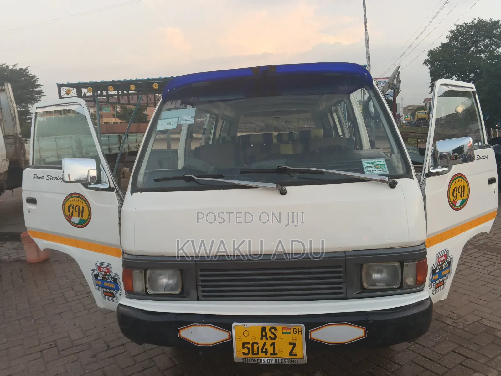 Nissan Caravan (Urvan) 1998 White