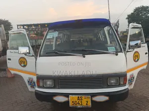 Nissan Caravan (Urvan) 1998 White