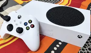 Xbox Series S 512 GB and One Controller