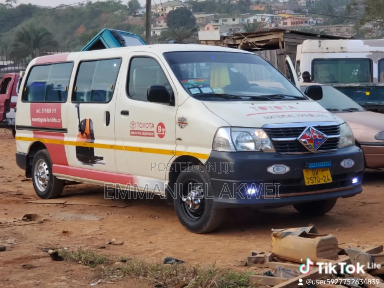 Toyota HiAce 2012 White