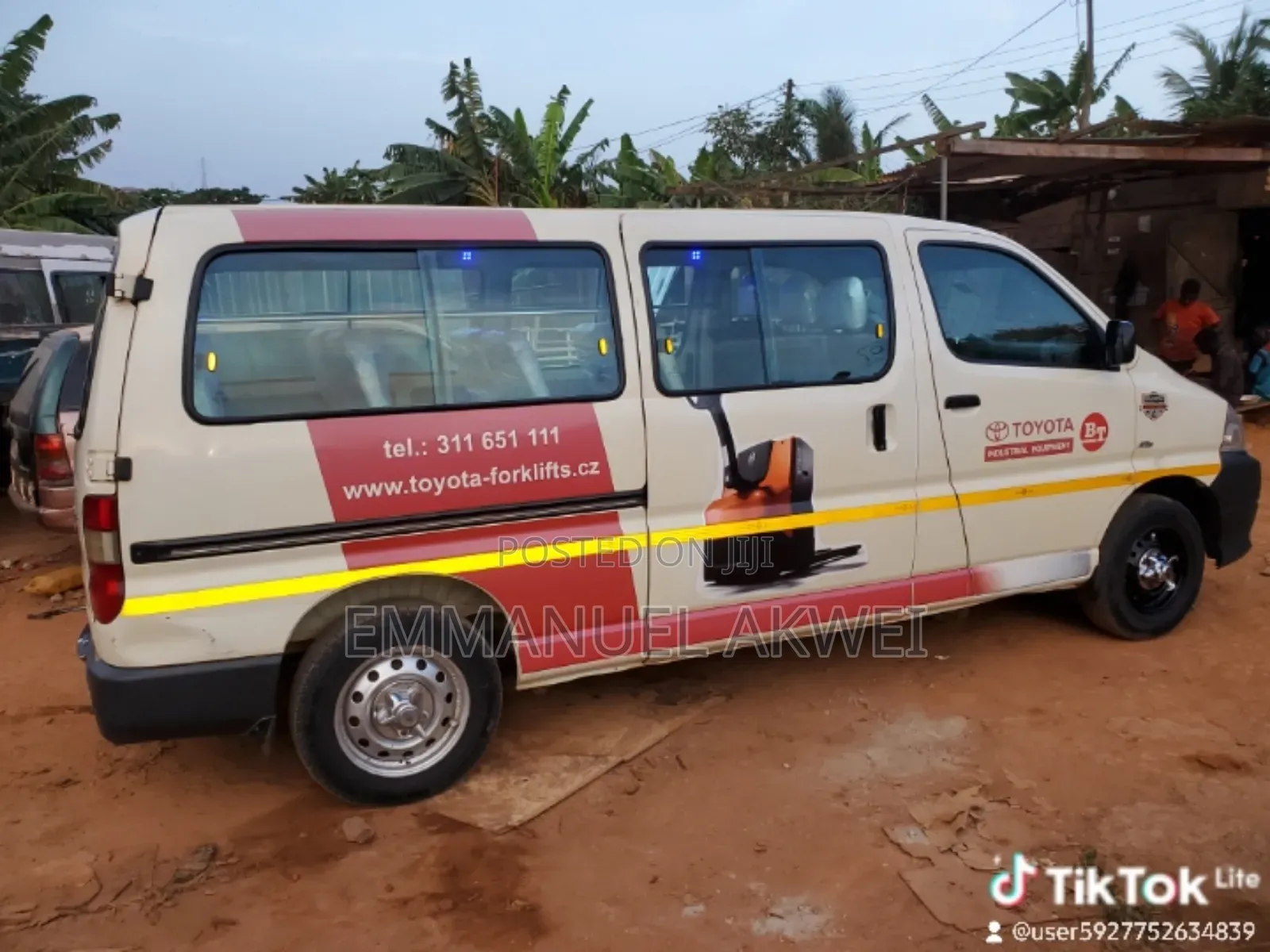 Toyota HiAce 2012 White