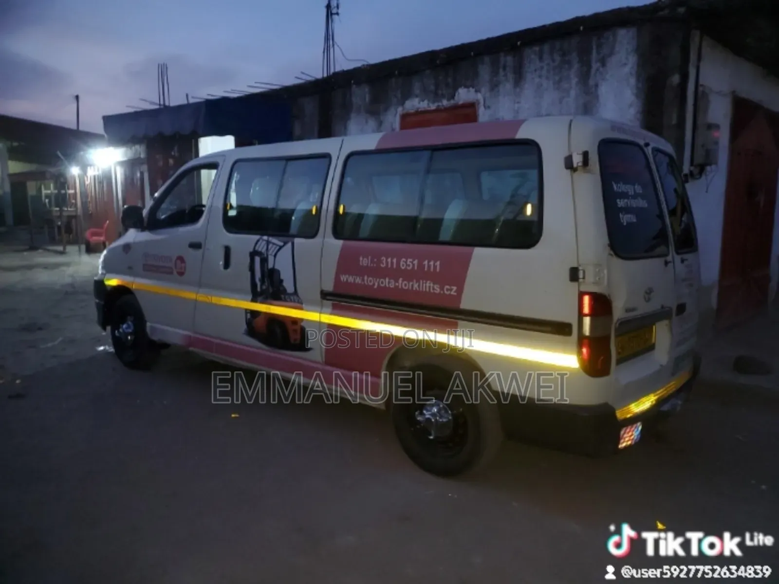 Toyota HiAce 2012 White