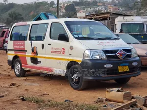 Toyota HiAce 2012 White