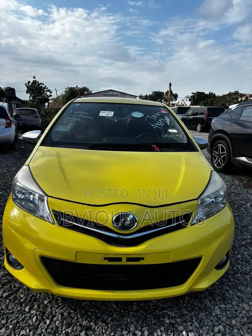 Toyota Vitz 1.5 FWD 3dr 2013 Yellow