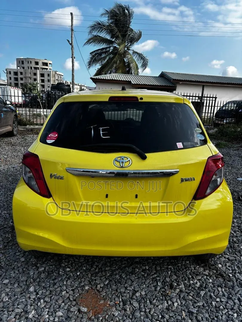 Toyota Vitz 1.5 FWD 3dr 2013 Yellow
