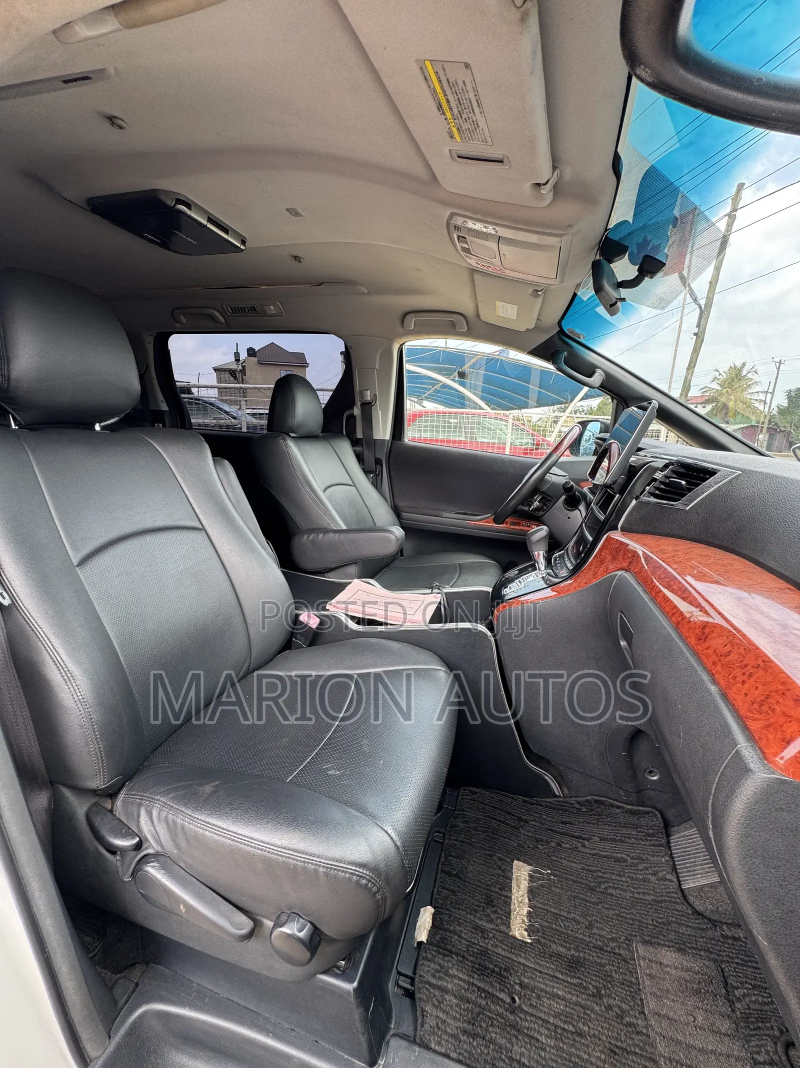Toyota Vellfire Z 2.4 FWD 8-Seater 2011 White