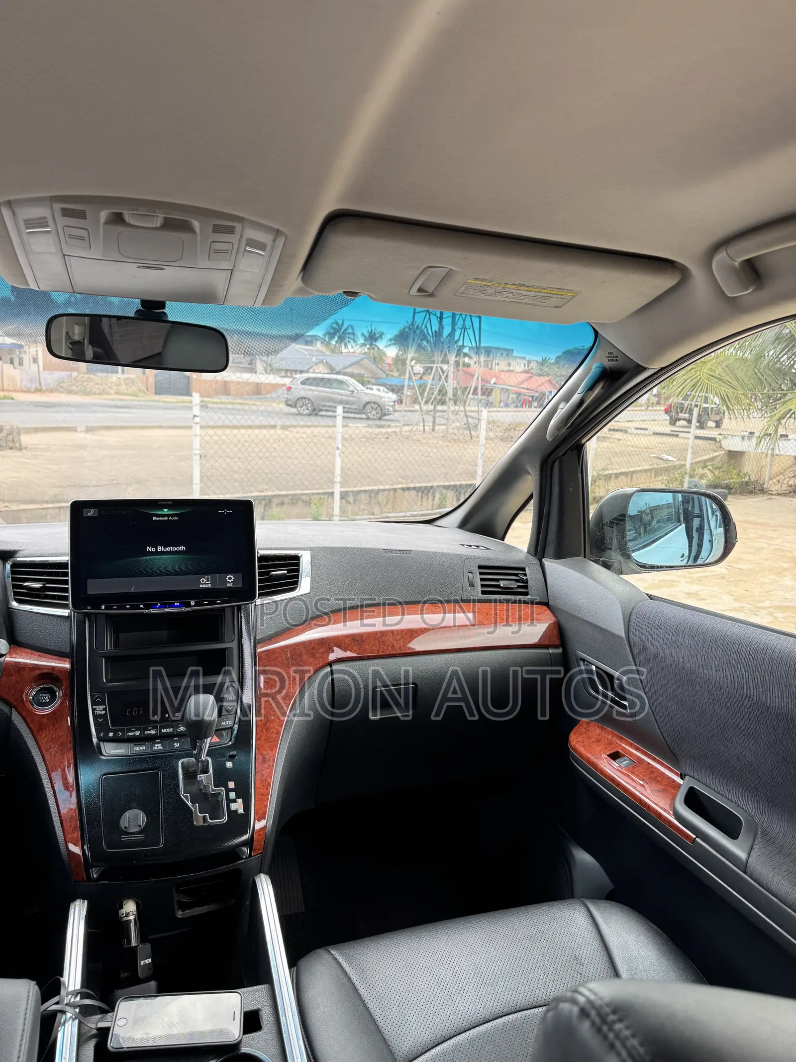 Toyota Vellfire Z 2.4 FWD 8-Seater 2011 White