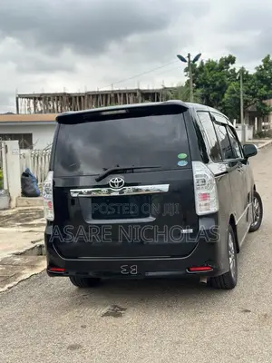 Toyota Voxy 2013 Black
