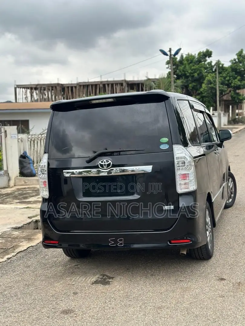 Toyota Voxy 2013 Black