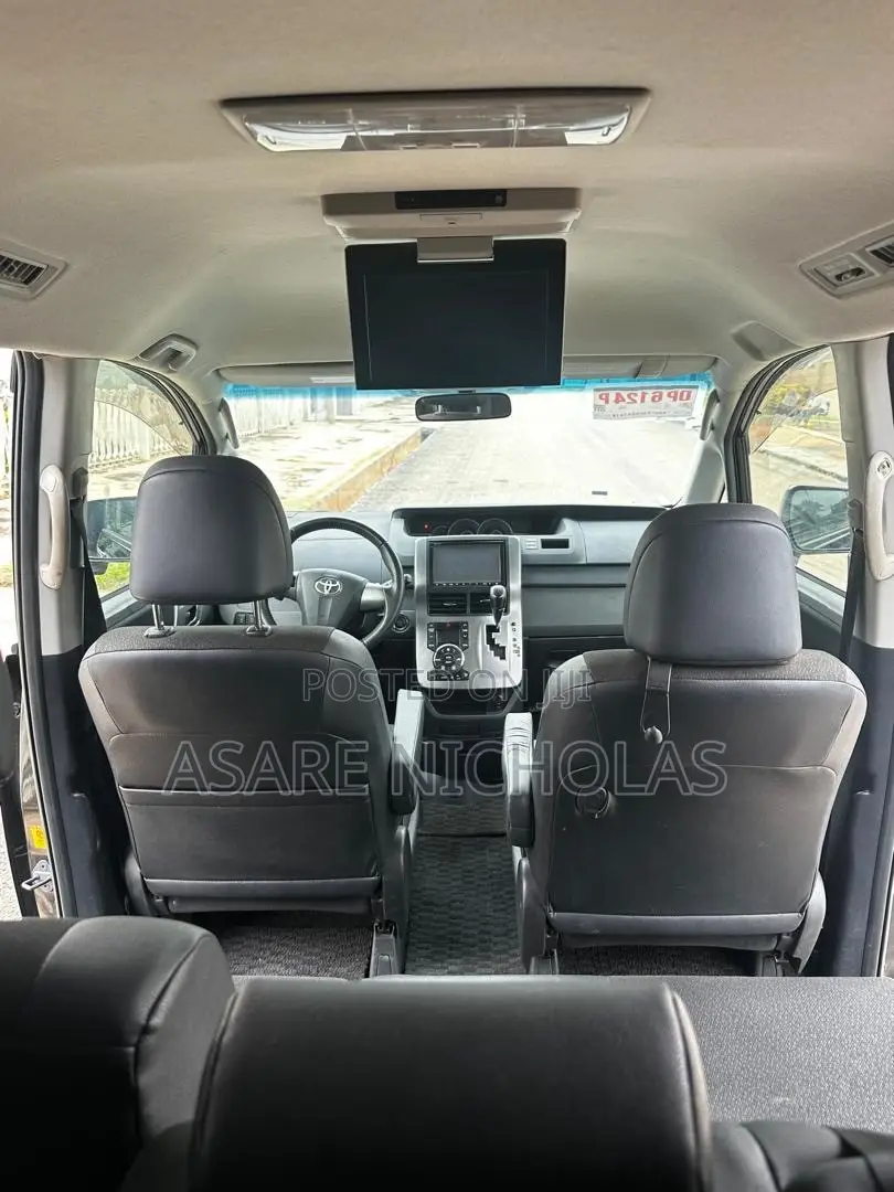 Toyota Voxy 2013 Black
