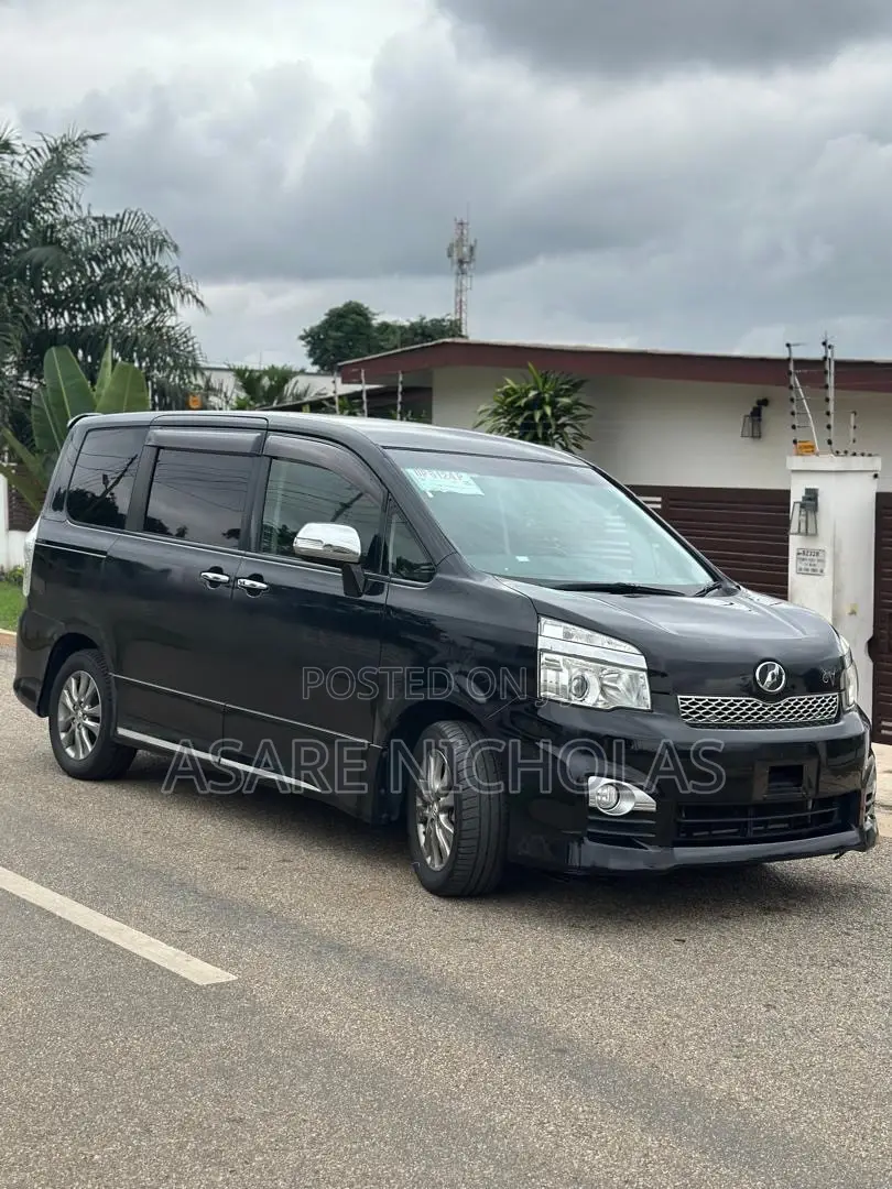Toyota Voxy 2013 Black