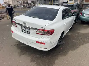 Toyota Corolla LE 4dr Sedan (1.8L 4cyl 4A) 2013 White