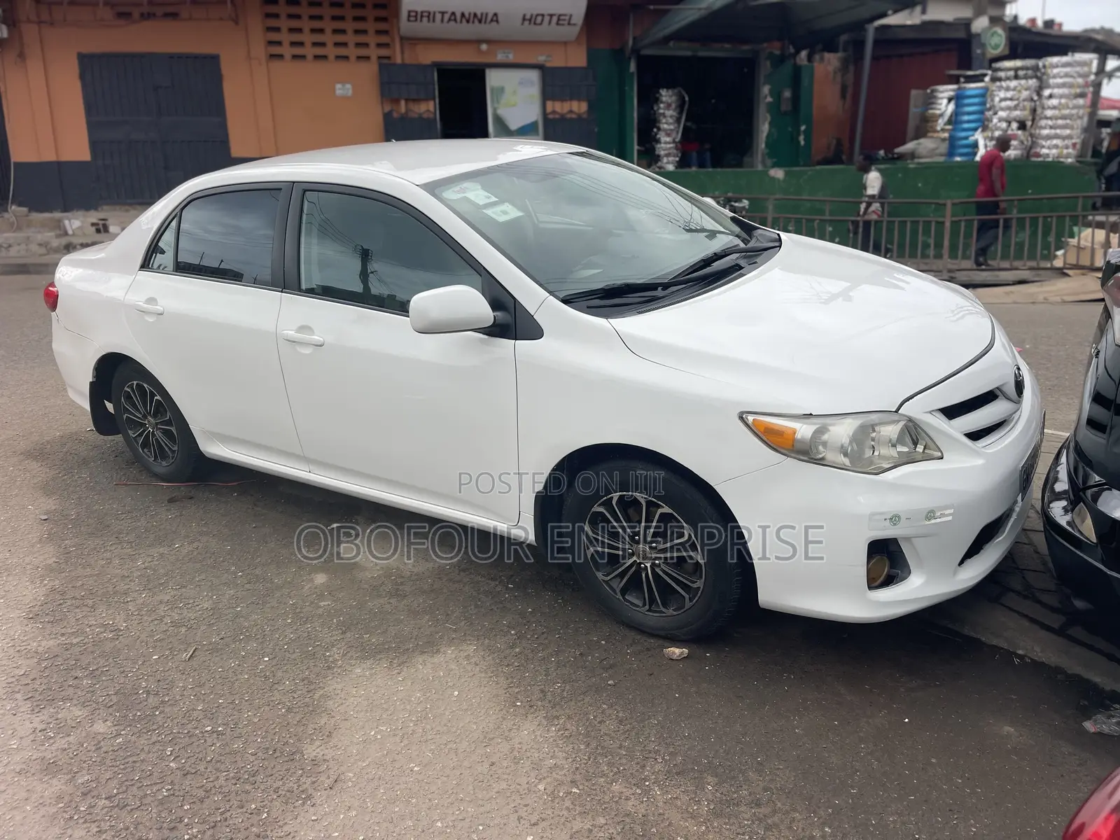 Toyota Corolla LE 4dr Sedan (1.8L 4cyl 4A) 2013 White