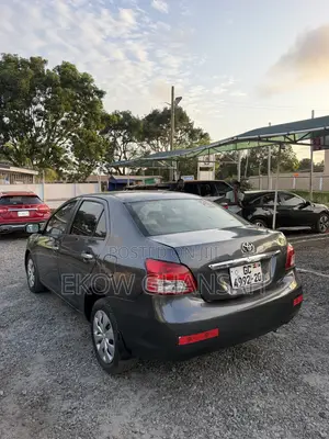 Toyota Yaris 2010 Gray
