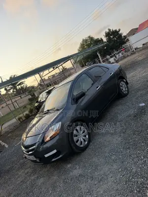 Toyota Yaris 2010 Gray