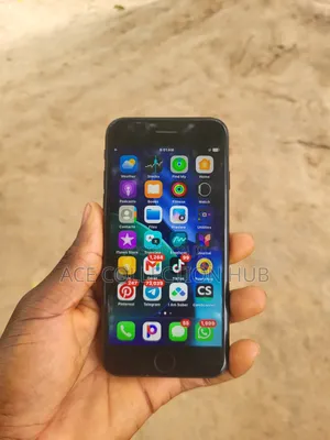 Apple iPhone SE (2020) 64 GB Black