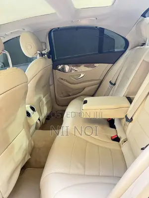Mercedes-Benz C300 Luxury 4dr AWD 4Matic Sedan (2.0L 4cyl 7A) 2015