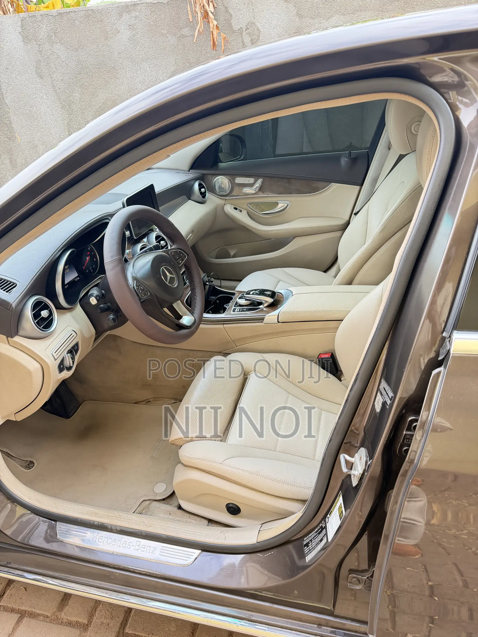 Mercedes-Benz C300 Luxury 4dr AWD 4Matic Sedan (2.0L 4cyl 7A) 2015