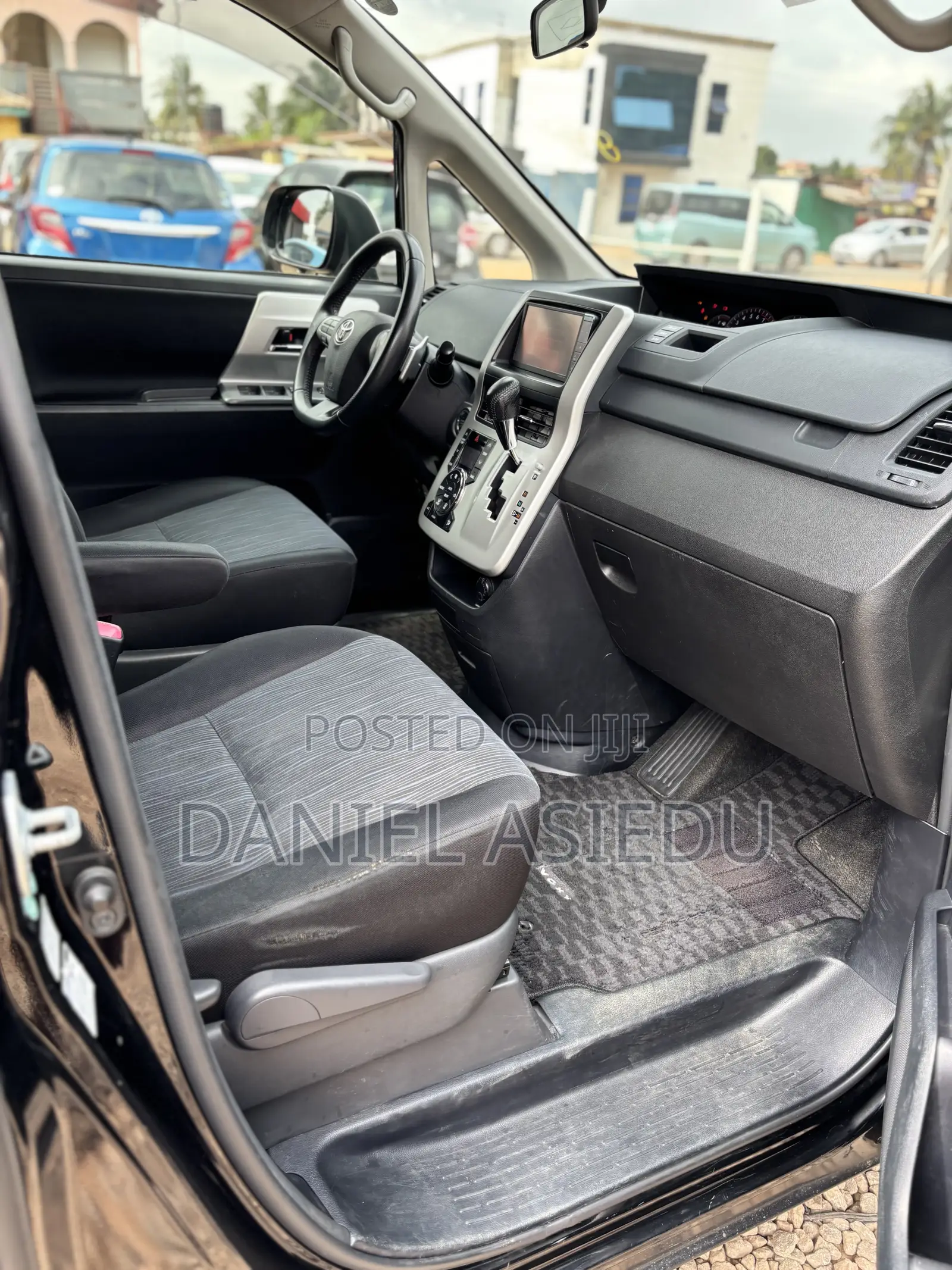 Toyota Voxy V 2WD 8-Seater 2012 Black