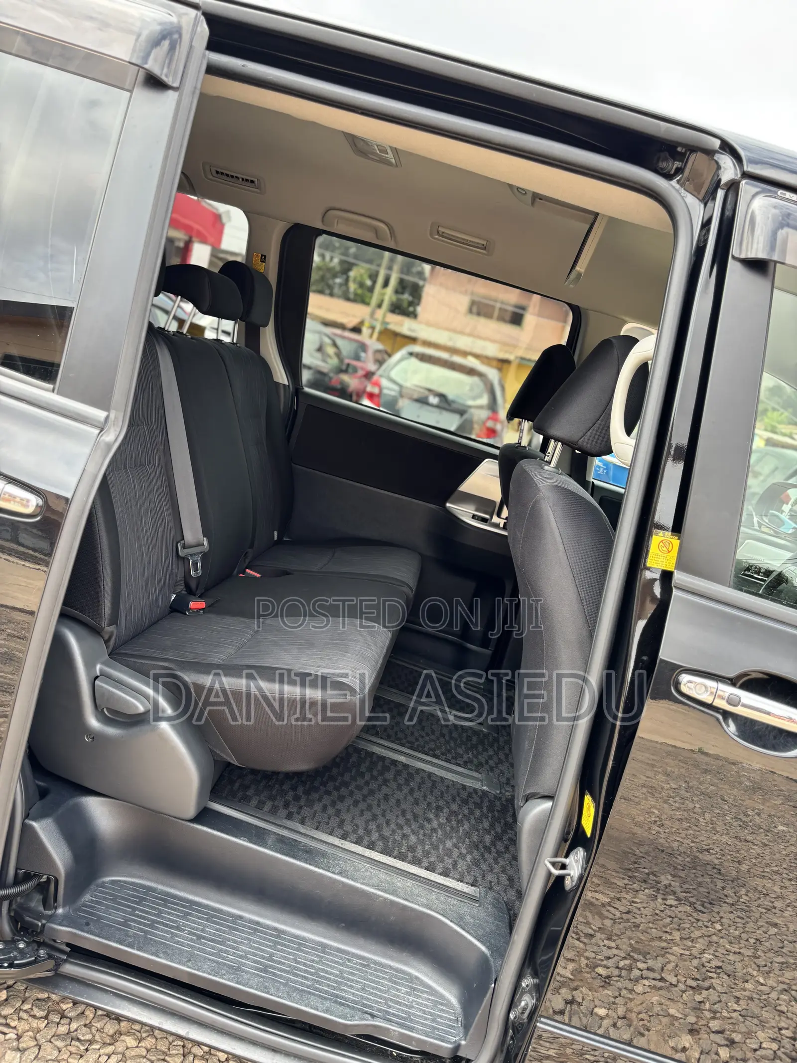 Toyota Voxy V 2WD 8-Seater 2012 Black
