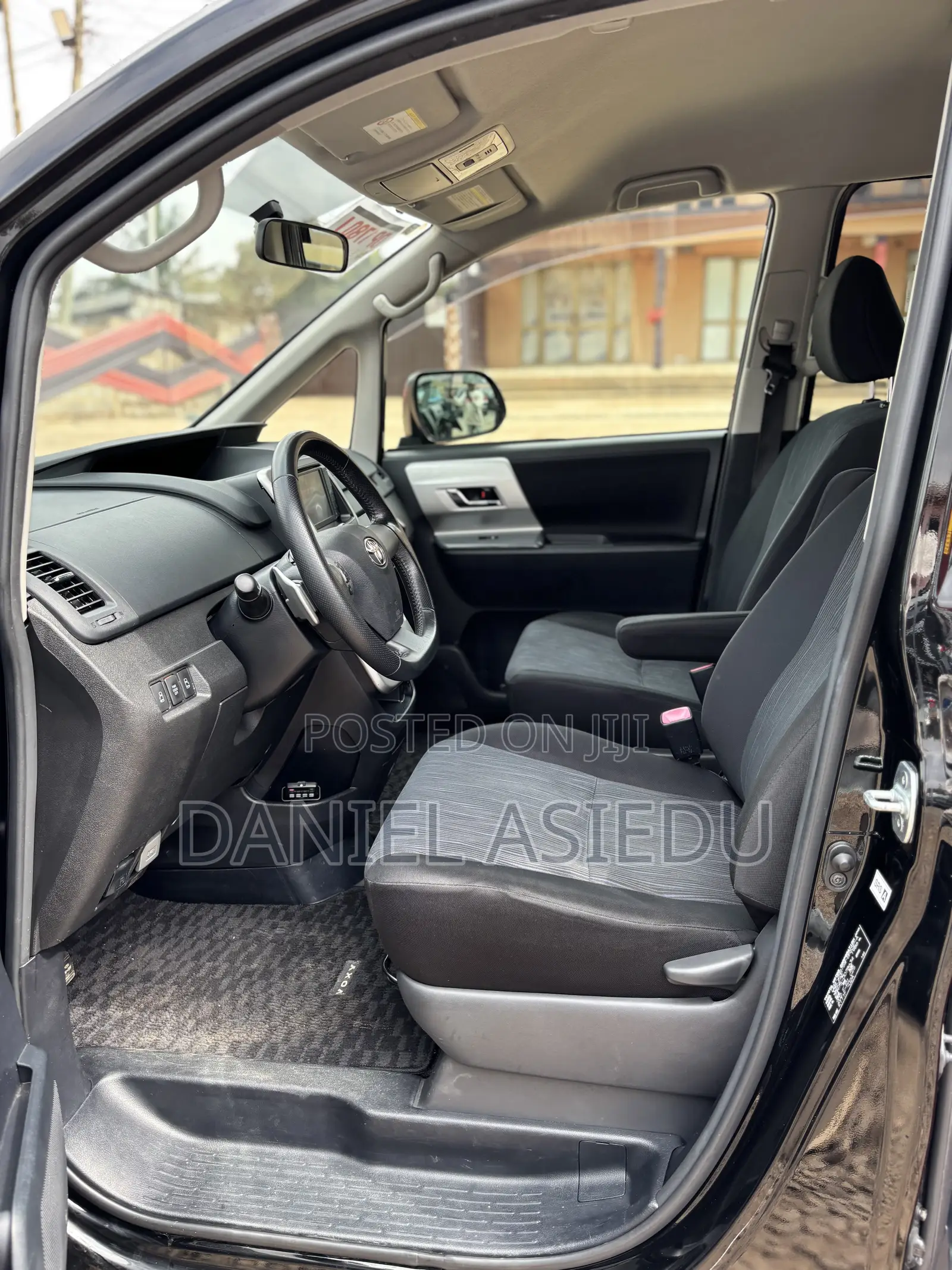 Toyota Voxy V 2WD 8-Seater 2012 Black