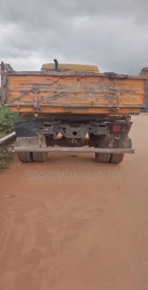 Yellow Dump/Tipper Truck