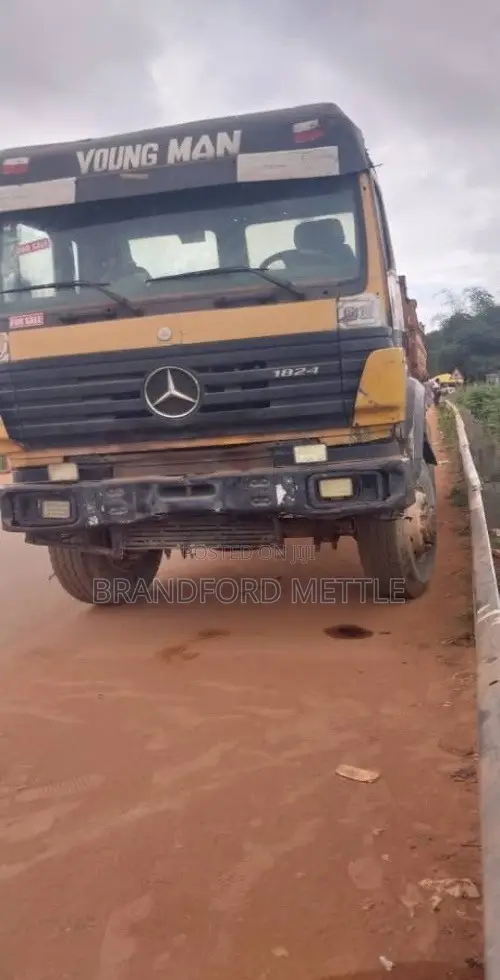 Yellow Dump/Tipper Truck