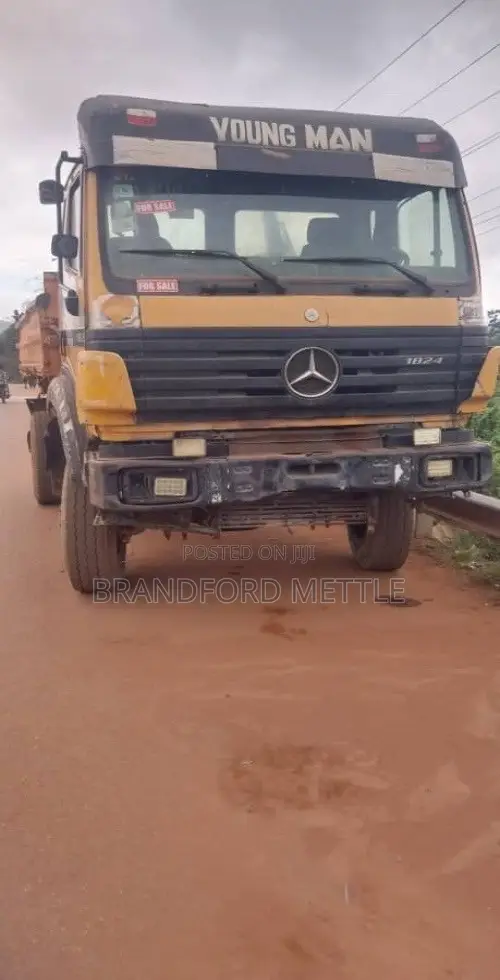 Yellow Dump/Tipper Truck