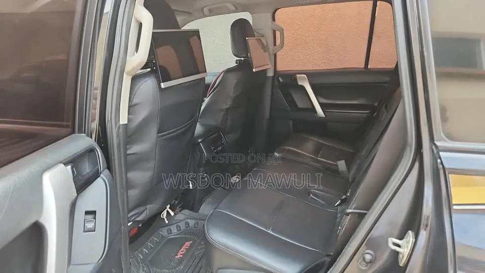Toyota Land Cruiser Prado 2022 Black