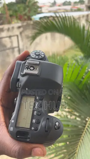 Canon Eos 6d  (Uk Brand) Body Only