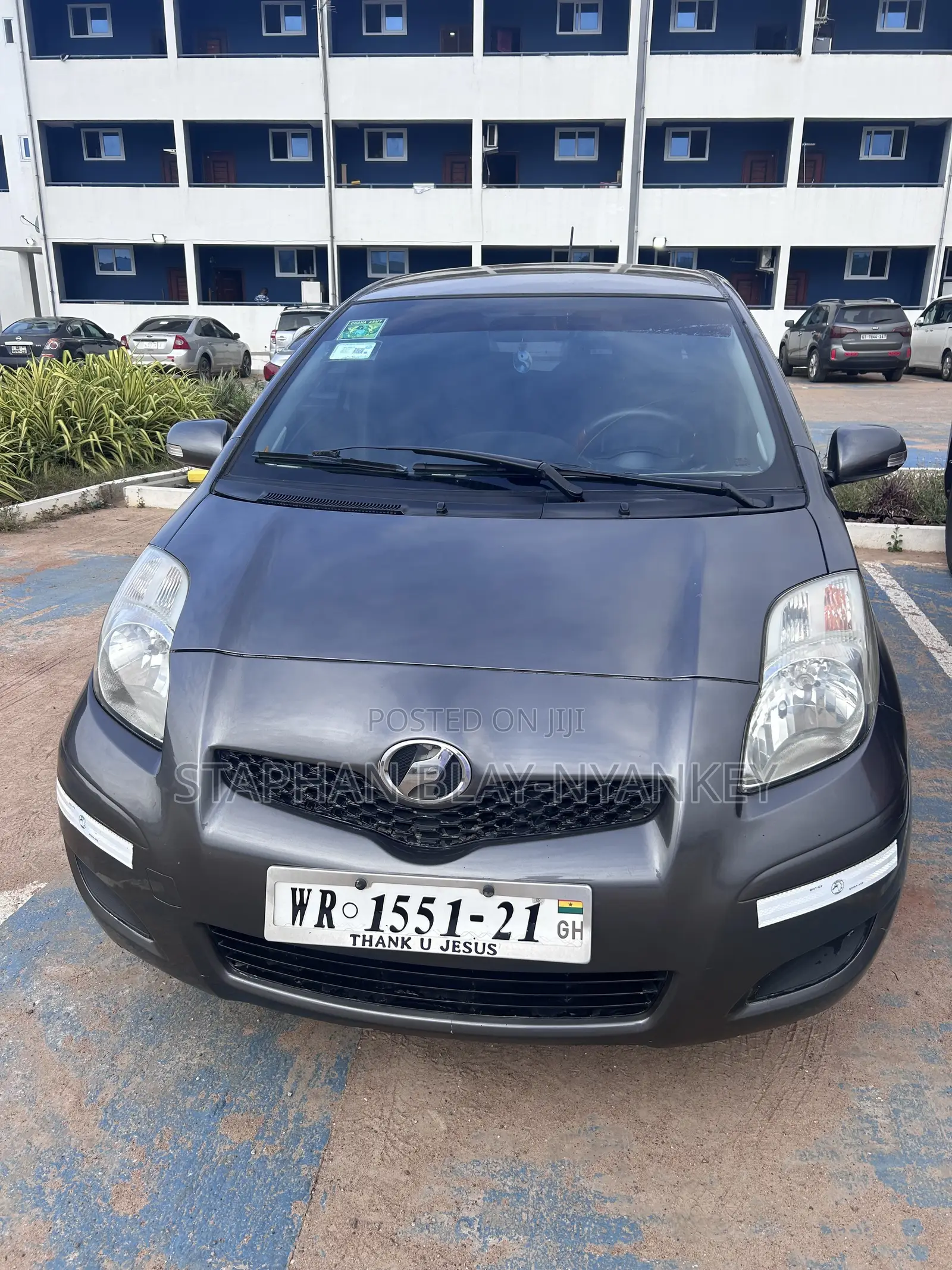 Toyota Vitz 1.3 AWD 5dr 2011 Gray