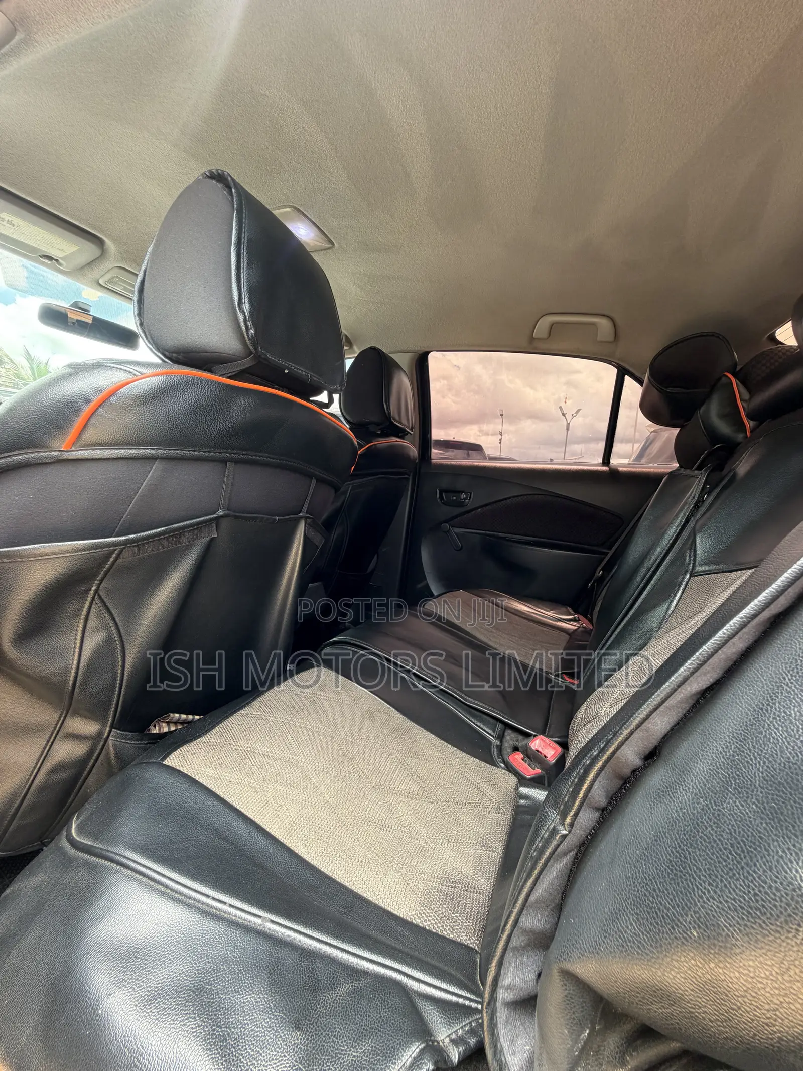 Toyota Yaris Base Sedan 4dr 2010 Black
