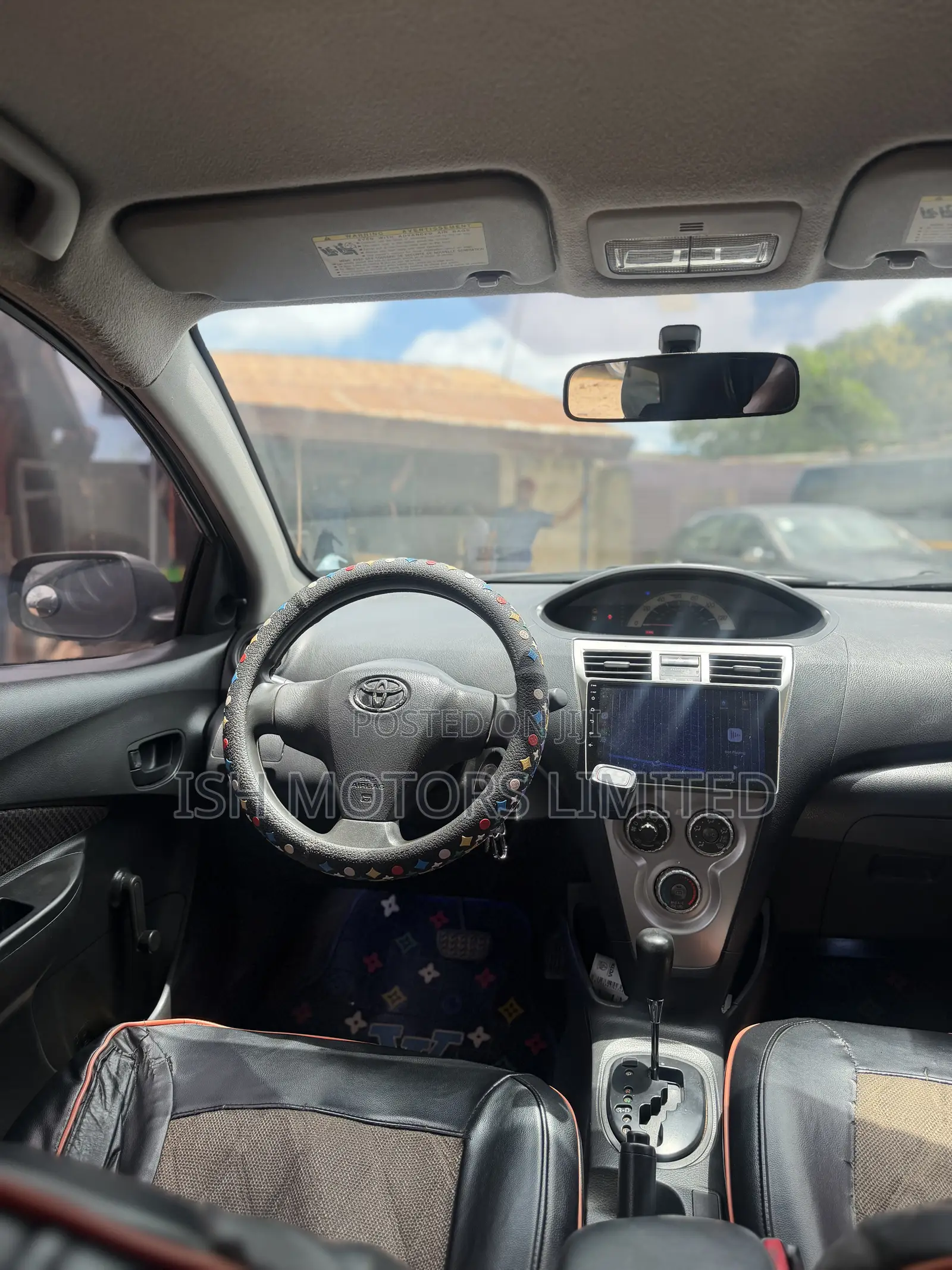 Toyota Yaris Base Sedan 4dr 2010 Black